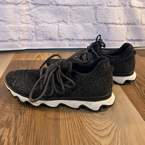 Sorel Kinetic Impact Women’s Sneakers Black/Gray Knit Unique Sole Design Size 9 - Picture 7 of 12